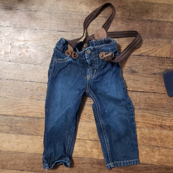 18M Carter's Bundle. - Picture 5 of 7